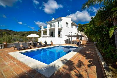 Exquisite and Modern villa near beach with Heated pool!