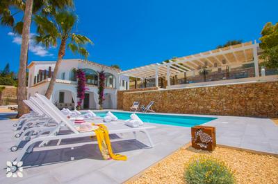 Villa El Palmeral by Abahana Villas