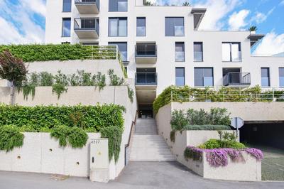 Beachfront apartment with private garage and amazing balcony with seaview