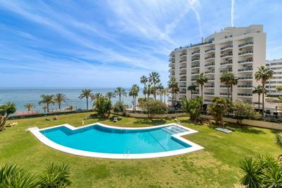 Front line beach apartment 2 bedr