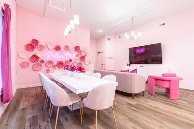The Kentucky Rose by Hollyhock suites