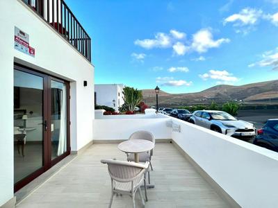 Room with breakfast included, balcony, WiFi, pool in Yaiza