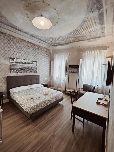 Amazing Florence Guest Room