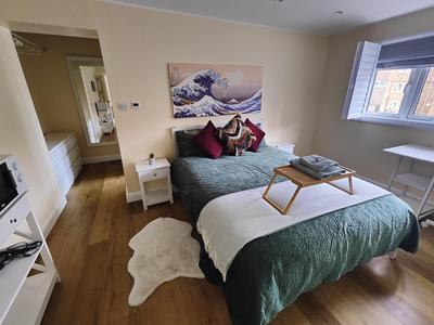 Clifton House O2 & Excel Rooms with private bathroom and Breakfast option