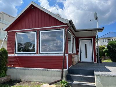 Bungalow direkt am See - Toilette und Dusche in separatem Gebäude
