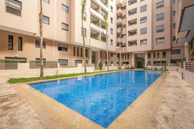 Luxury Downtown Apartment with Pool