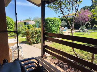 Poolside compact family cottage Lea