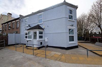 Rayan Heights Cosy 1 bedroom flat sleeps 2 perfect for contractors tourists families - Free parking