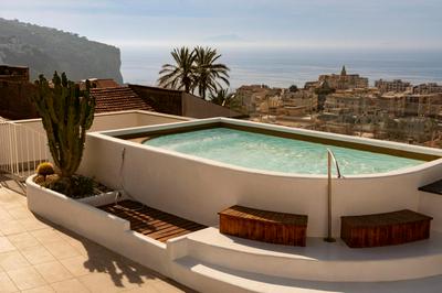 Domo 20 Hotel & Rooftop