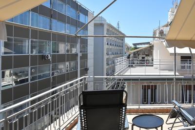 Spacious Apartment in Koukaki: Modern Living.