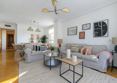 Ático con terraza, parking y piscina