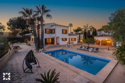 Villa Alosa by Abahana Villas