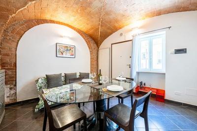 New Romantic Suite with Private Jacuzzi & Fast WiFi in Historic Center of Grosseto