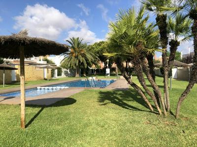 Casa de Ensueño con Piscina, Aire Acondicionado y Terraza en Zona Verde y Tranquila - ES-220-46