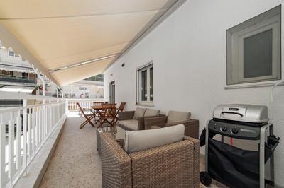 Skyline Penthouse 2BD Apartment close to metro station