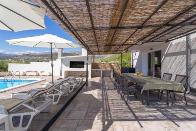 3 bedroom apartment with private pool