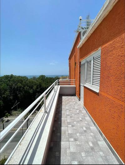 Nandos apartment
