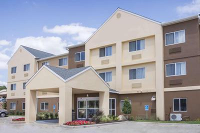 AmericInn by Wyndham Topeka
