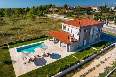 Exceptional Villa Idalia near ZADAR, NIN & QUEENS BEACH, Heated Pool, Privacy