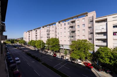 Apartment Metropolis Split