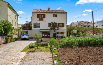 Awesome Apartment In Murter