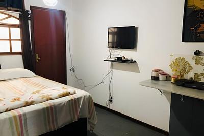 apartamento fica perto da praia posto 12 pequeno porem acnvhegante