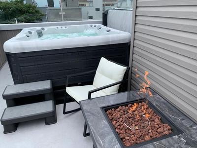 Hot Tub Four Seasons