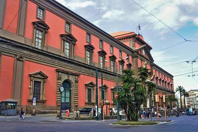 HOTIDAY Room Collection - Napoli Museo Suite