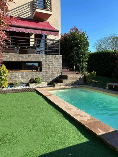 Mandatory Stop House with Private Pool