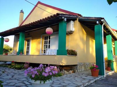 The Pergola Cottage...Feel the local vibes!