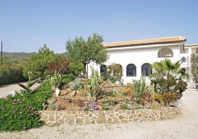 Ferienhaus in Ermioni mit Grill, gemeinschaftlichem Pool und Terrasse