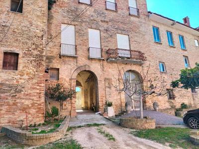 Al Castello House by Holiday World