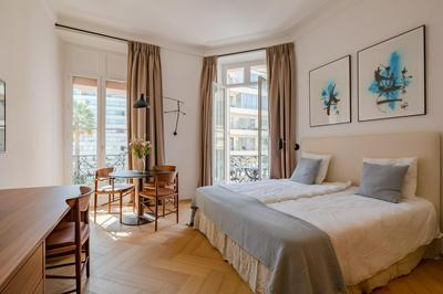 La Guitare 23 - Large modern studio with balcony in center of Cannes, just behind Grand Hotel