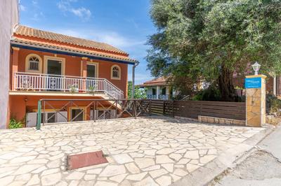 Nikos Seaside Apartment