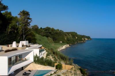 Opsis villas, A beachfront & architectural retreat