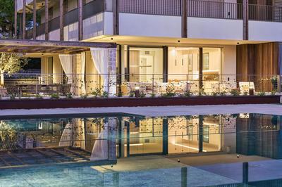 SalvatoreHomes - Pure Luxury in the Centre of Bardolino with Pool & Private Jacuzzi - Casa Olivia - a 5 Star Luxury Collection at Lake Garda