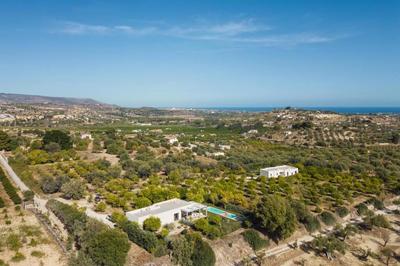 Villa Papeda-Tenuta il Cavaliere d'Italia Noto-vista fronte mare e piscina privata