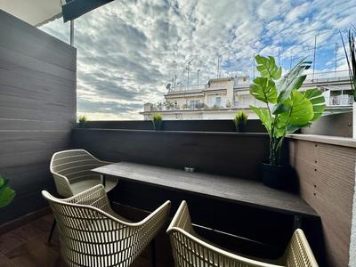 Four Seasons - The Crown Apartment
