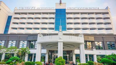 Sunlake Waterfront Resort & Convention