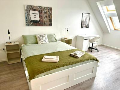 Palace Quarter 2 Peaceful Modern Central Top Floor Apartment