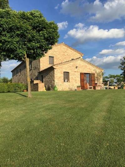 Tuscan country house for 6 people, ideally located