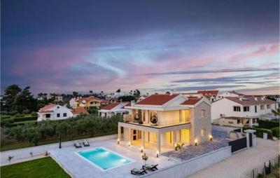 Luxurious beachfront Villa with sea view - by TA Leut Agency
