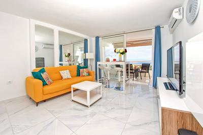 Colourful Bright Centred Aparment with Ocean View 911, Ponderosa