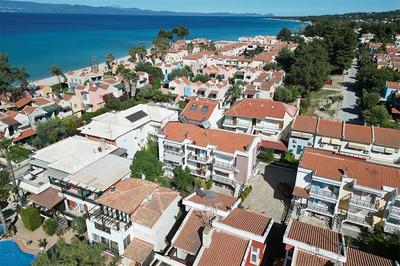 Victoria House Pefkohori 3 bedrooms 12 guests