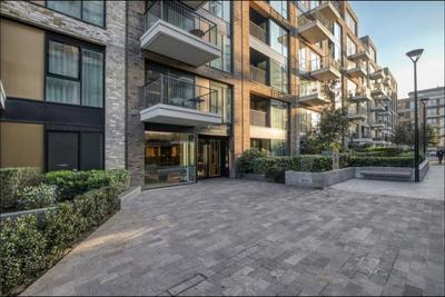 Chelsea Chic: An Upscale and Modern Flat