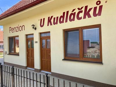 Apartmány s klimatizací - Penzion U Kudláčků Pouzdřany