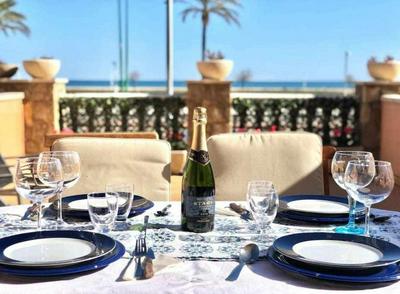 Encantador Apto. Con Gran Terraza Frente Al Mar
