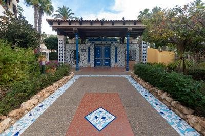 Comfortable spacious Family House, large terrace and garden, Beach and Bars