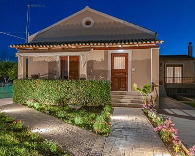 Small Garden by Studio Spyros