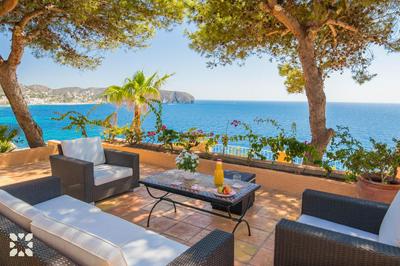 Villa Changrila by Abahana Villas